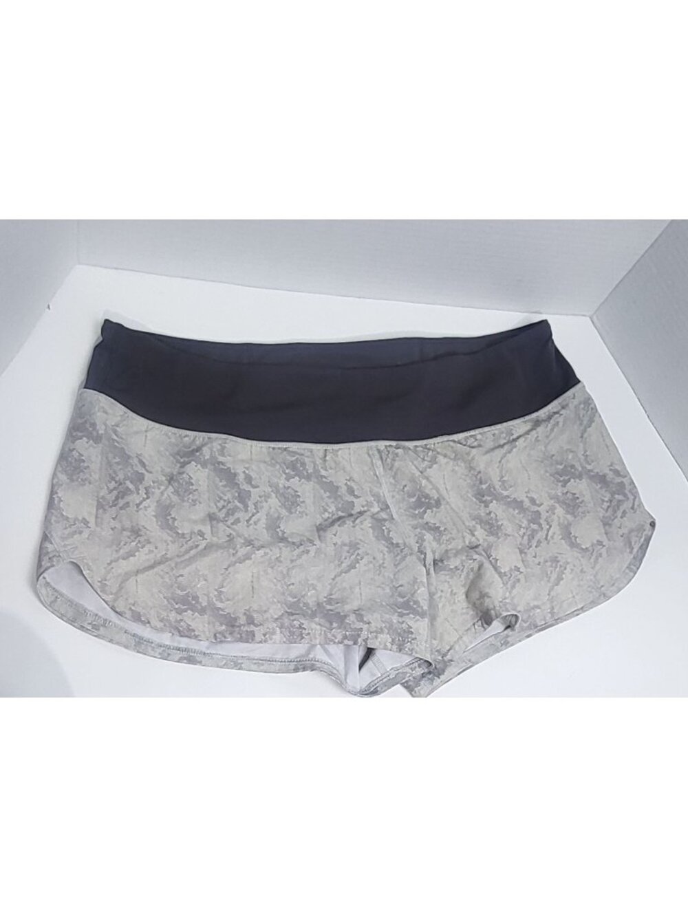 Vuori Womens Performance Shorts Size Large